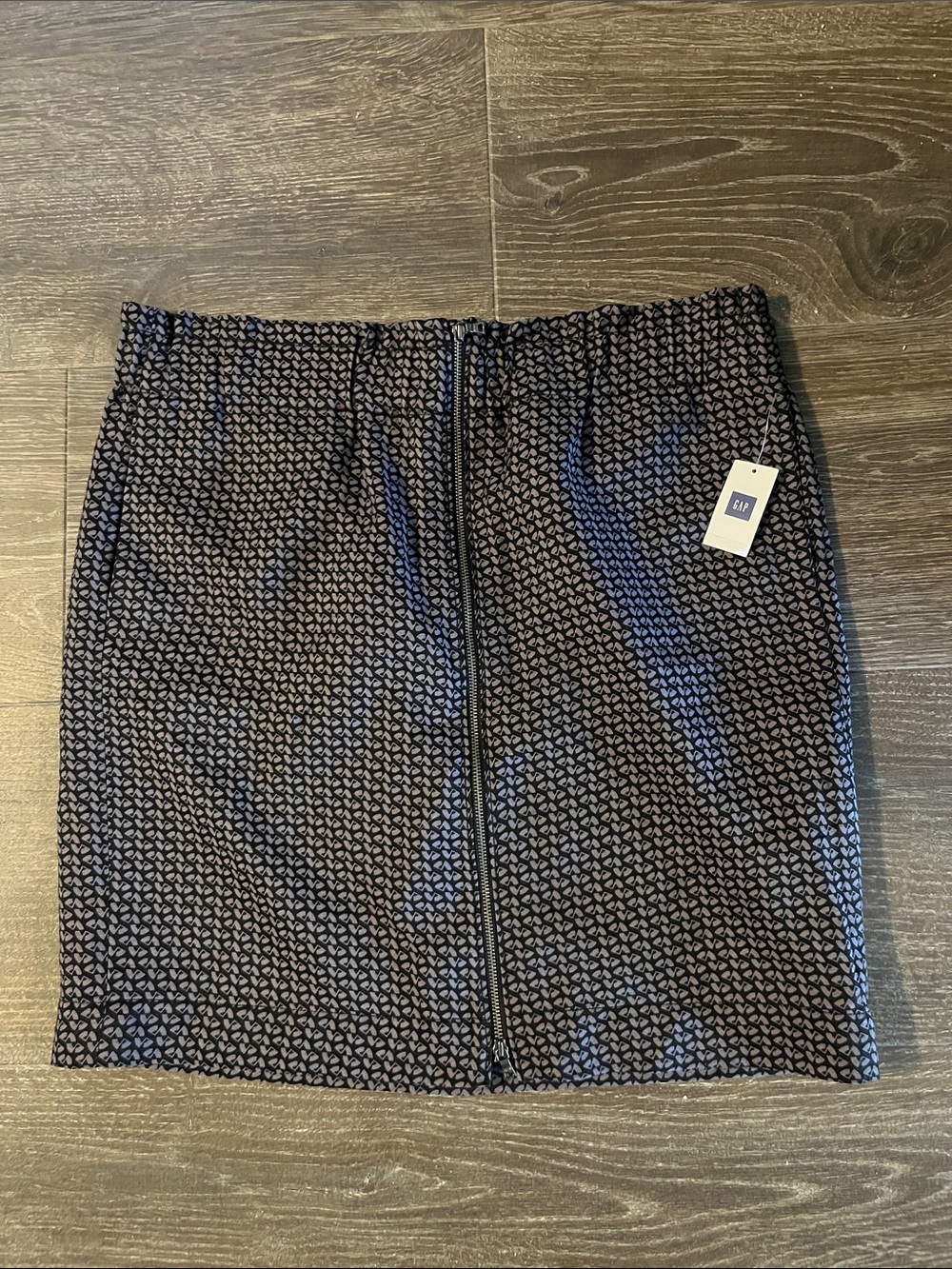GAP Black Micro-Pattern Front-Zip Mini Skirt